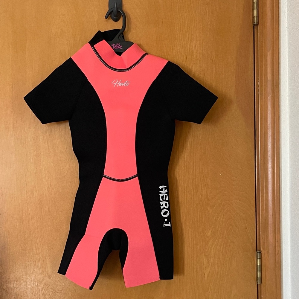Child's wet suit black and pink